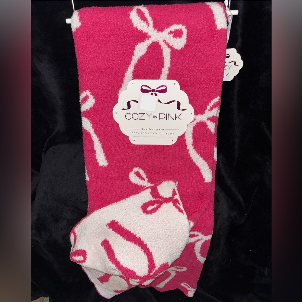 Bow Blanket Reversible in Pink and White